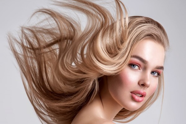 Особливості догляду за освітленим волоссям
